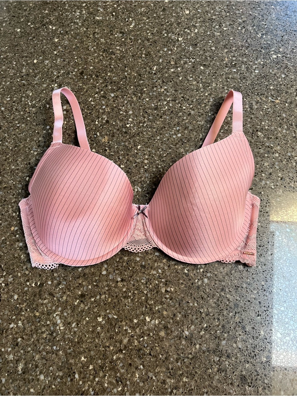 Dorina Everyday Light Pink Pinstripe Lace Trim Molded T-Shirt Bra Size 36F Bow